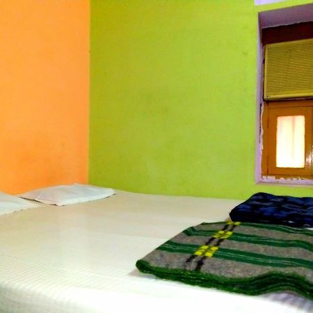 Yogi Lodge Varanasi Bagian luar foto