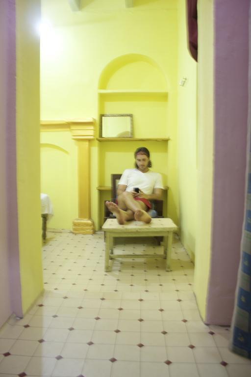 Yogi Lodge Varanasi Bagian luar foto
