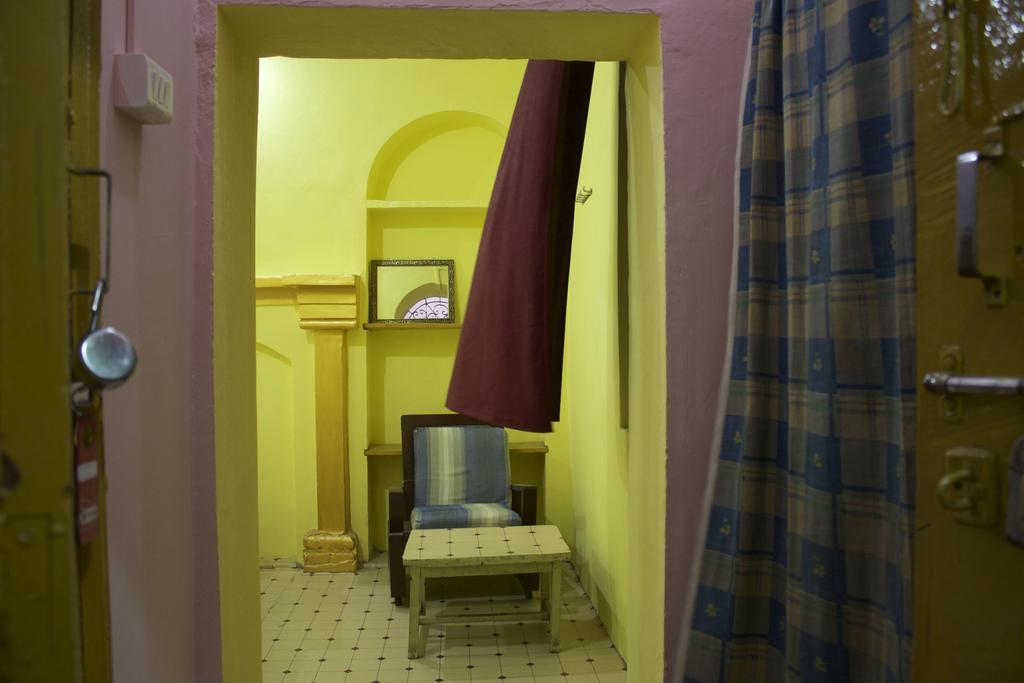 Yogi Lodge Varanasi Bagian luar foto