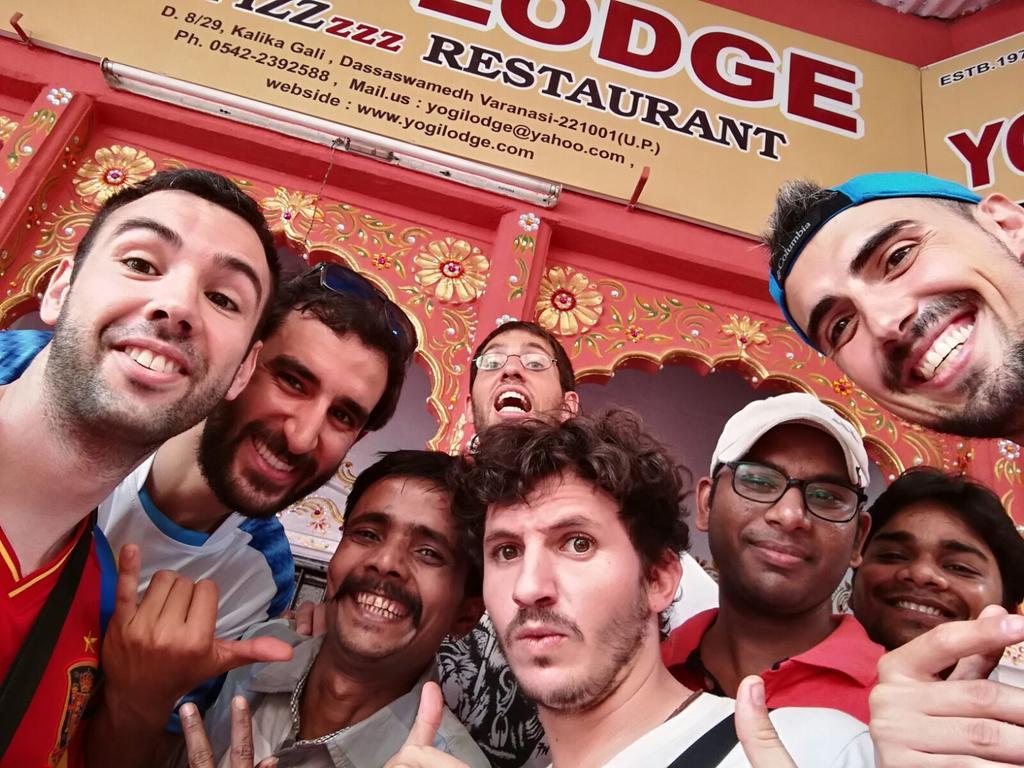 Yogi Lodge Varanasi Bagian luar foto