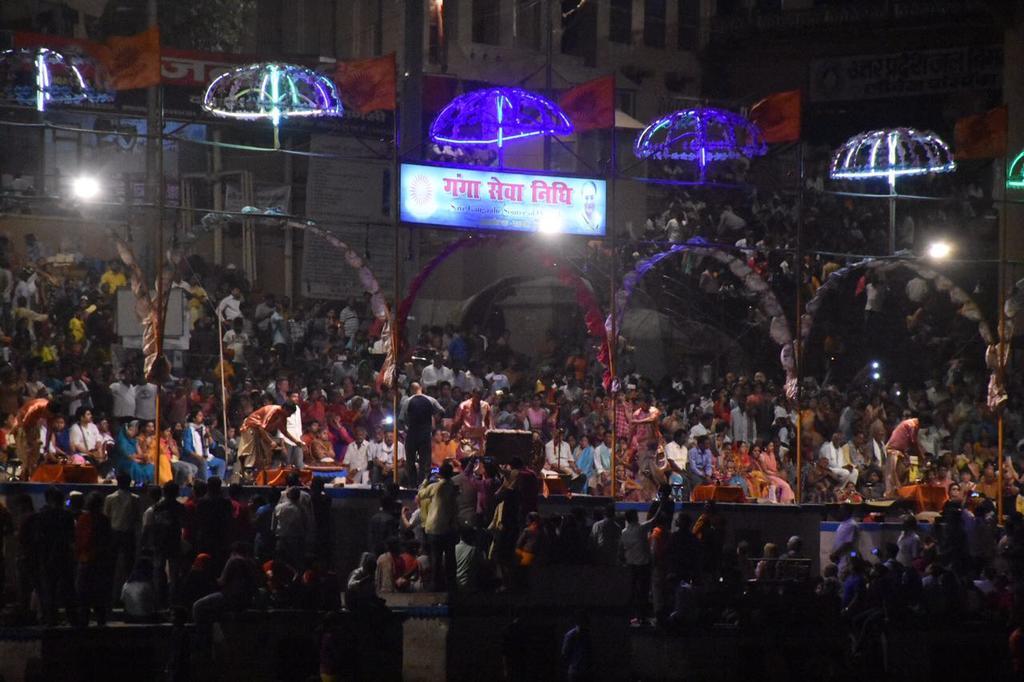 Yogi Lodge Varanasi Bagian luar foto