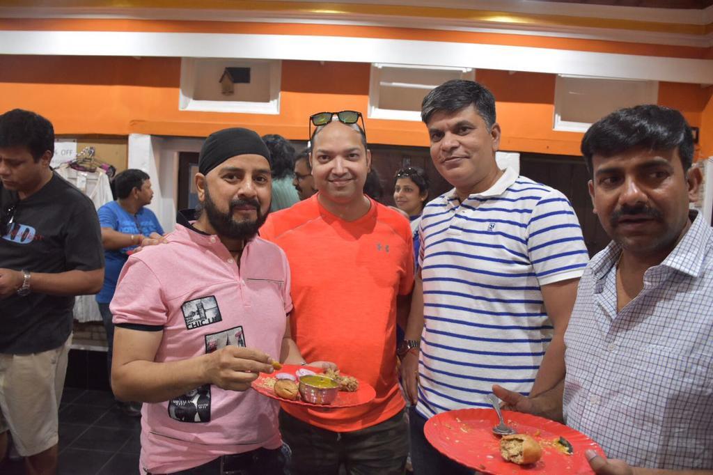 Yogi Lodge Varanasi Bagian luar foto