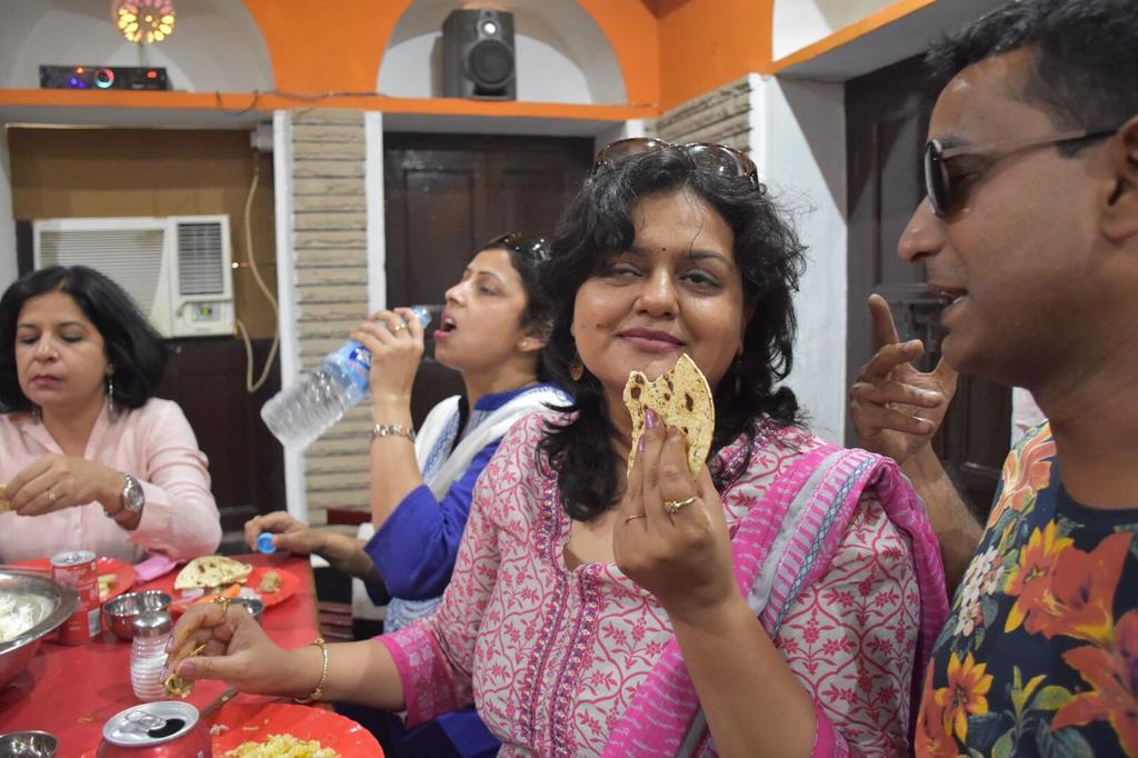 Yogi Lodge Varanasi Bagian luar foto