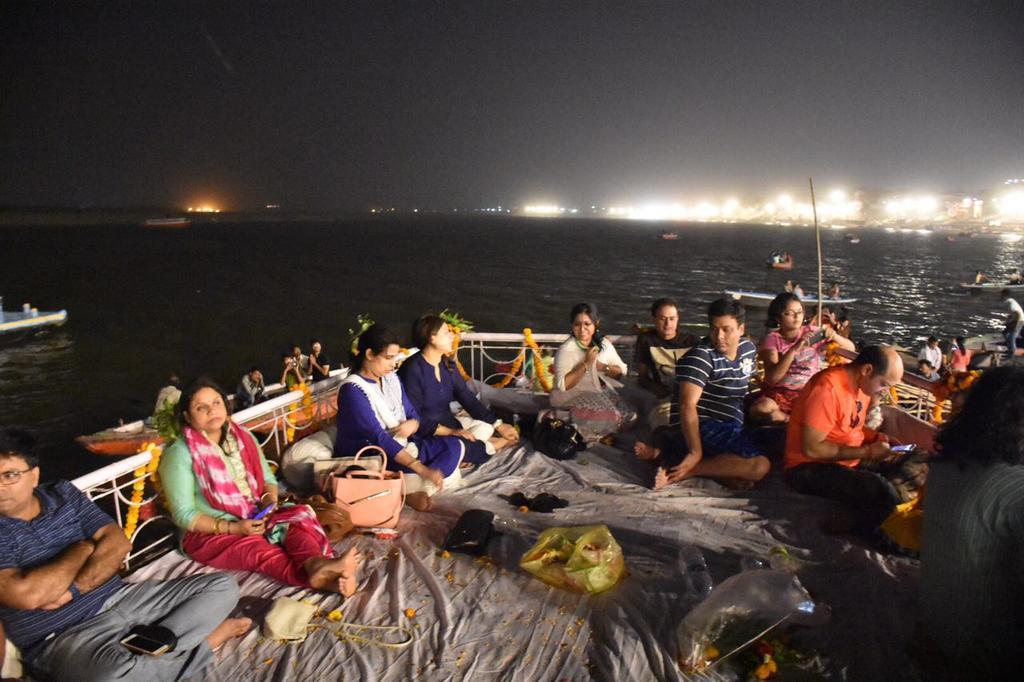 Yogi Lodge Varanasi Bagian luar foto