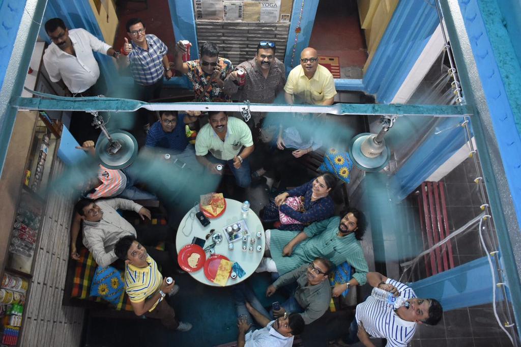 Yogi Lodge Varanasi Bagian luar foto