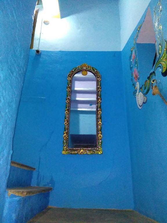 Yogi Lodge Varanasi Bagian luar foto