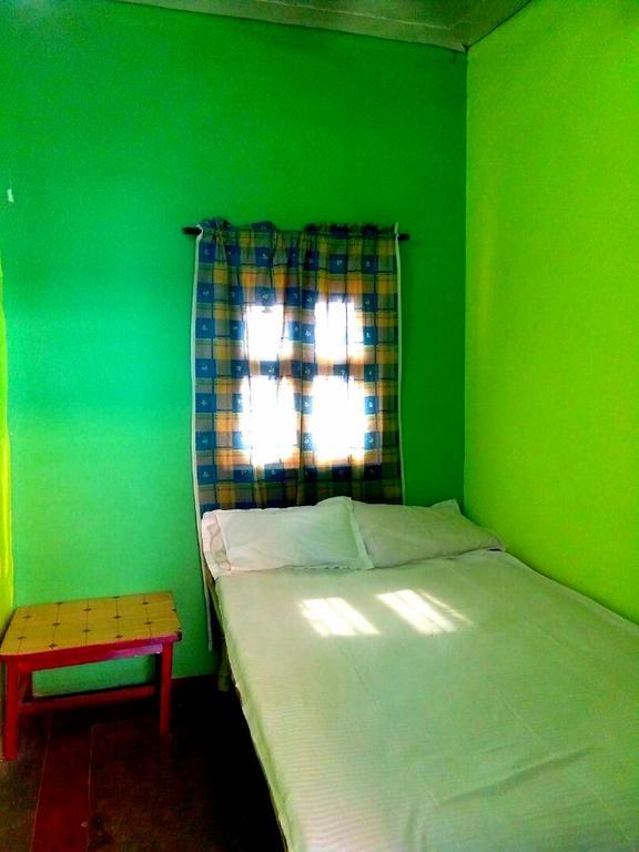Yogi Lodge Varanasi Bagian luar foto